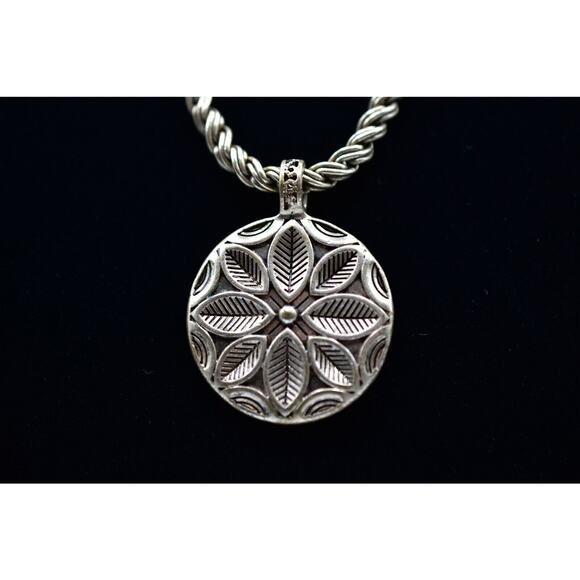 Monet Signed Necklace Round Pendant Antiqued Gold Tone Chain Vintage Chic Bin4 - Picture 1 of 12